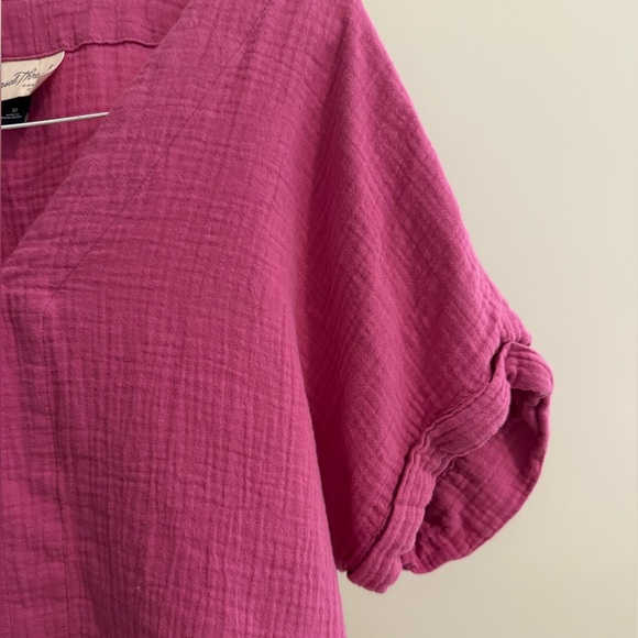 Universal Threads Top - Picture 2 of 3